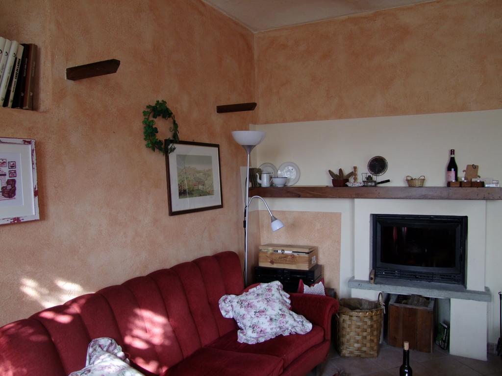 Casa Branzele Acomodação com café da manhã Trezzo Tinella Exterior foto