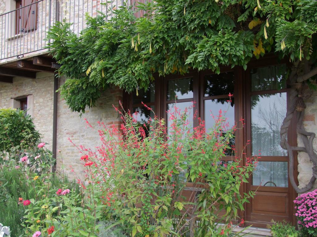 Casa Branzele Acomodação com café da manhã Trezzo Tinella Exterior foto