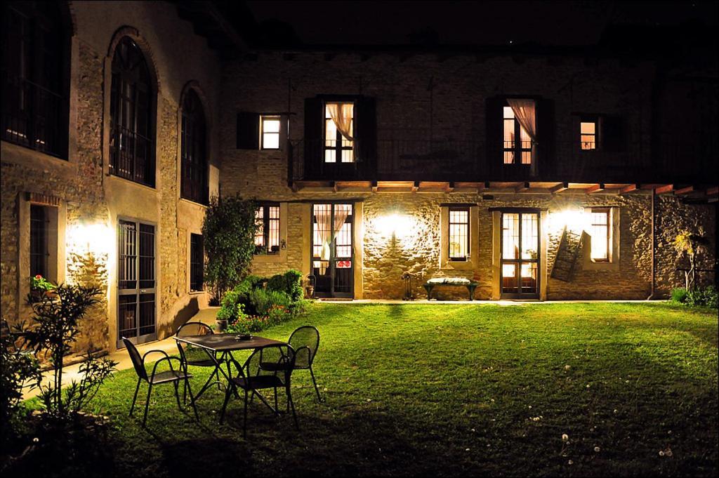 Casa Branzele Acomodação com café da manhã Trezzo Tinella Exterior foto