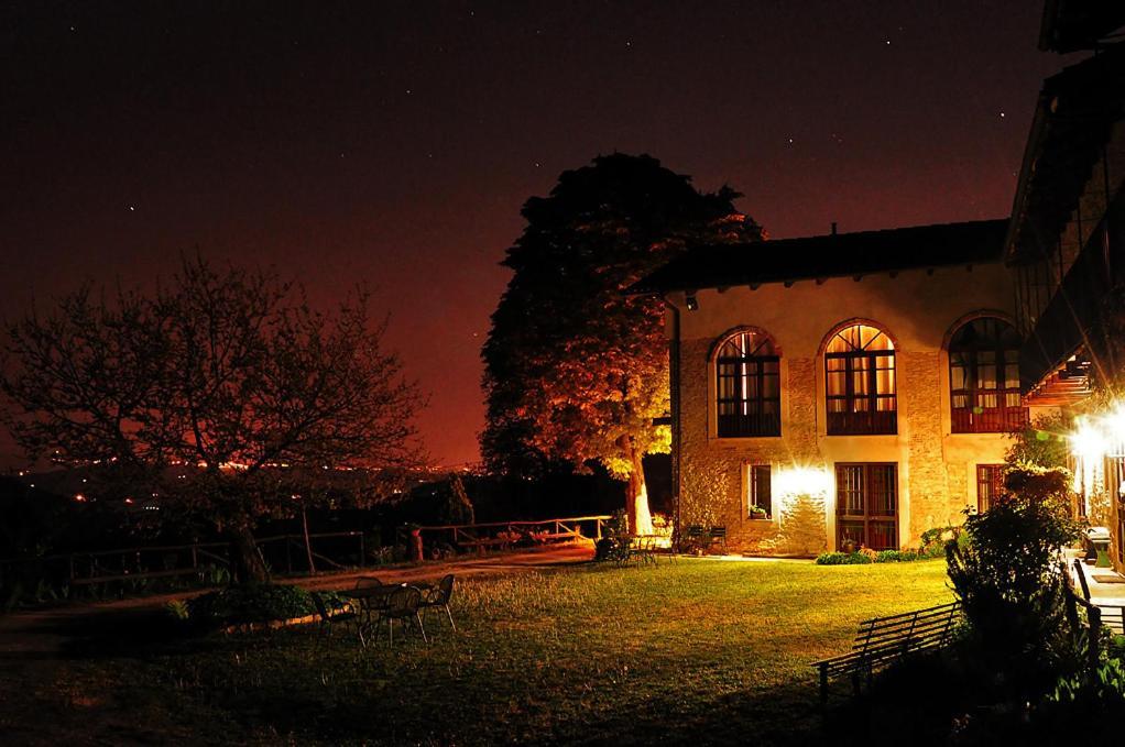 Casa Branzele Acomodação com café da manhã Trezzo Tinella Exterior foto