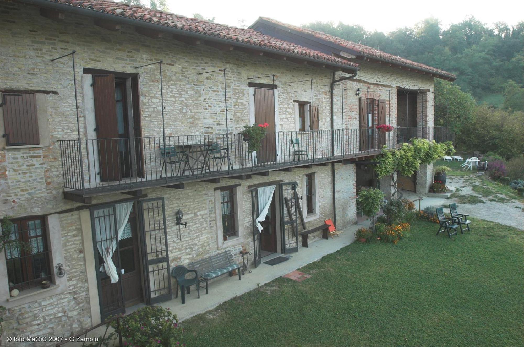 Casa Branzele Acomodação com café da manhã Trezzo Tinella Exterior foto