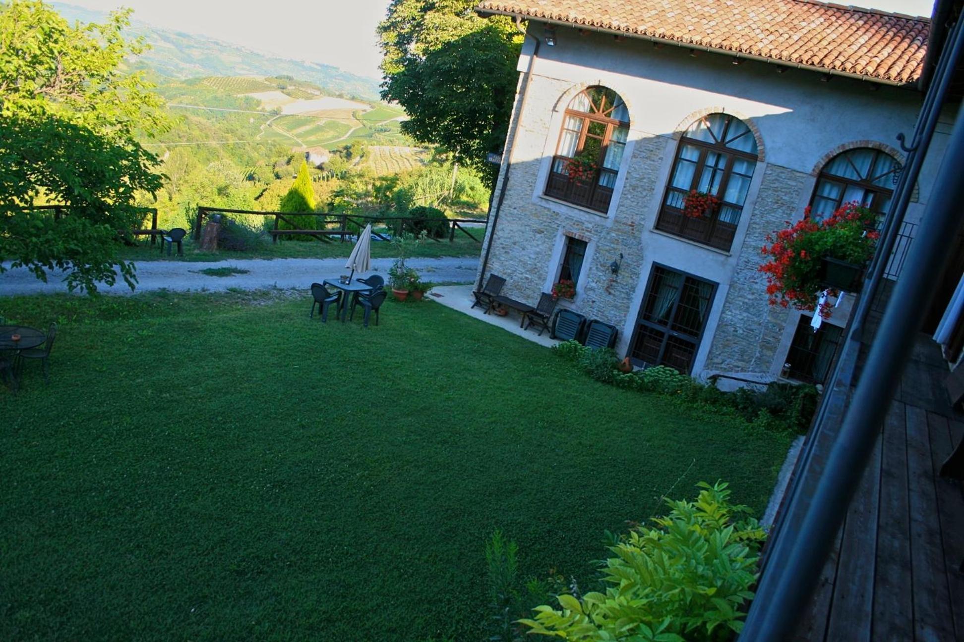 Casa Branzele Acomodação com café da manhã Trezzo Tinella Exterior foto