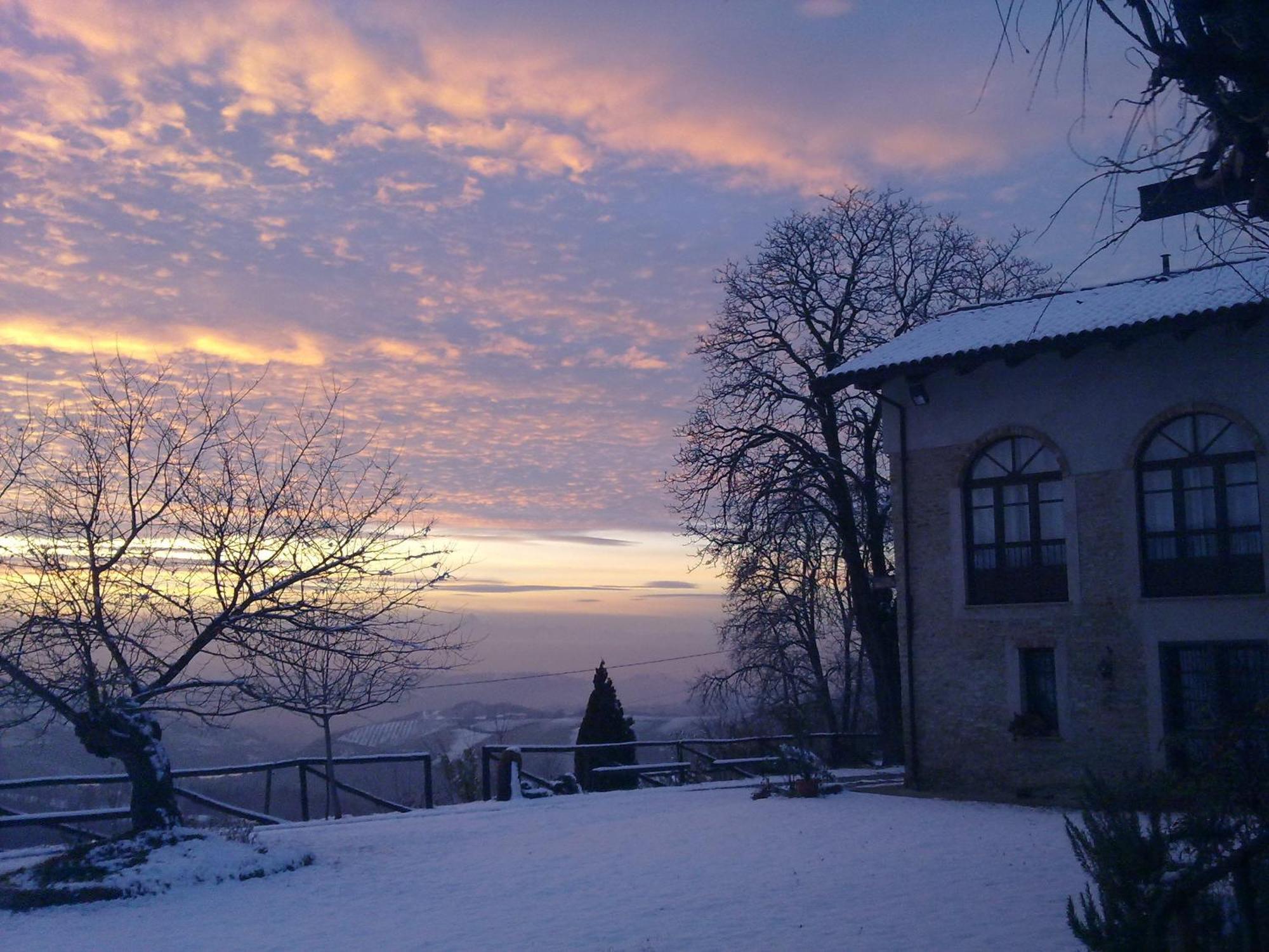 Casa Branzele Acomodação com café da manhã Trezzo Tinella Exterior foto