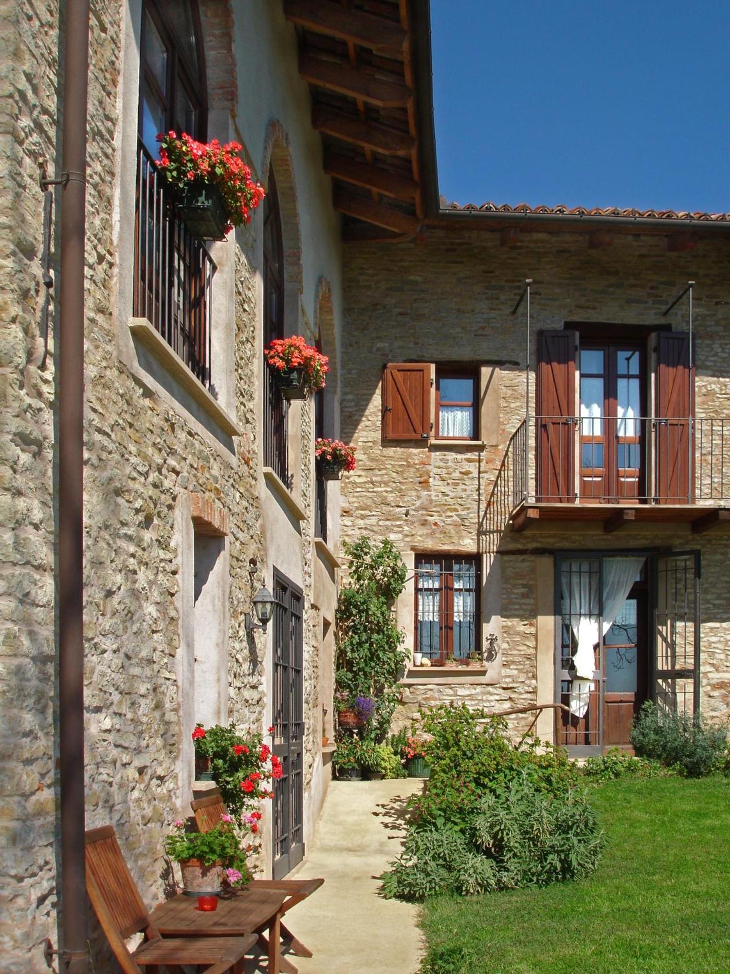 Casa Branzele Acomodação com café da manhã Trezzo Tinella Exterior foto