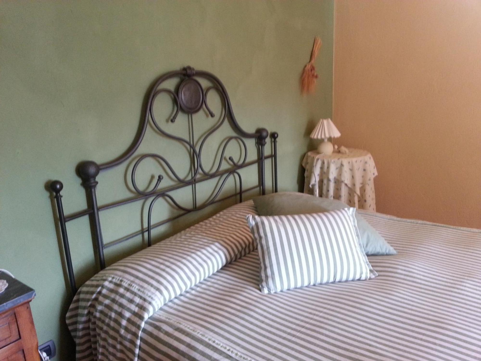 Casa Branzele Acomodação com café da manhã Trezzo Tinella Quarto foto