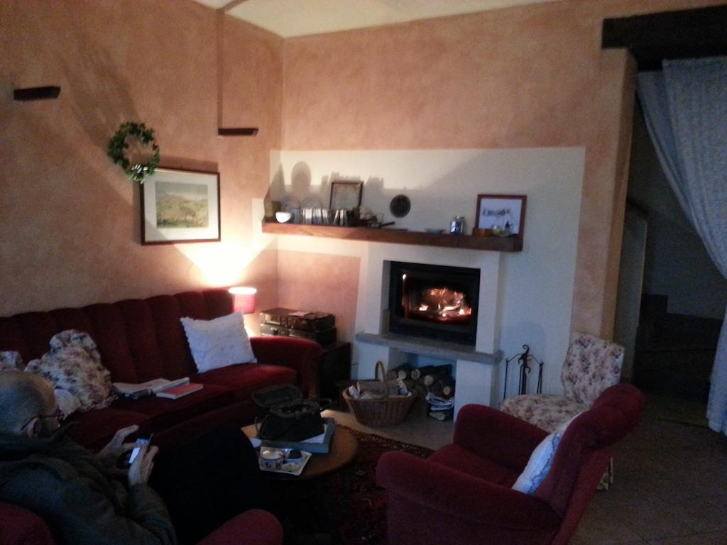 Casa Branzele Acomodação com café da manhã Trezzo Tinella Exterior foto